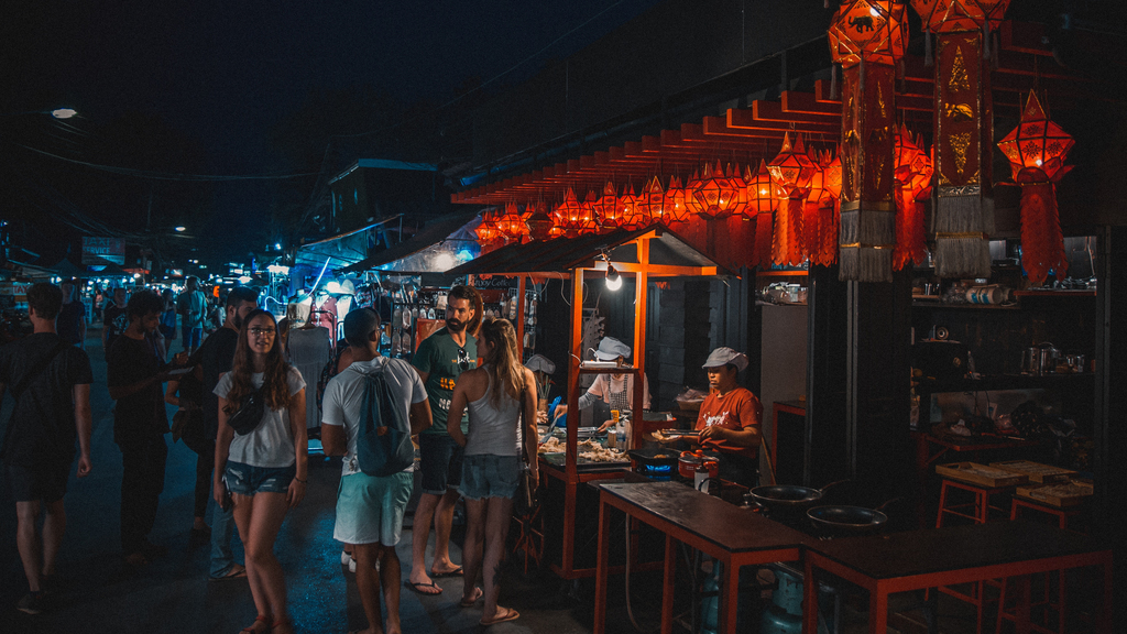 实地调研热门经济课题产出重庆夜间经济调研报道