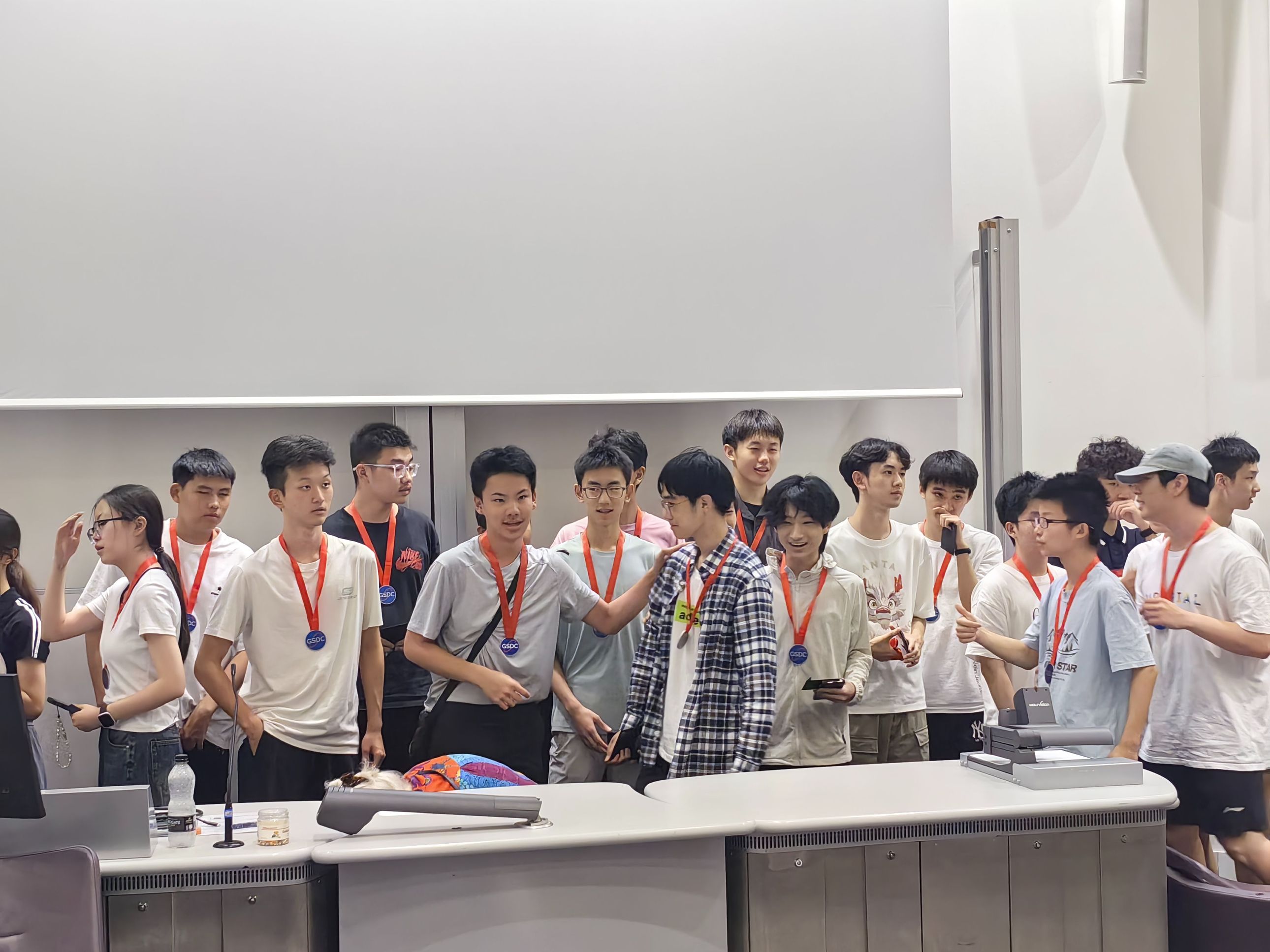 国际空间站设计挑战：模拟 Space X 探索未来领袖力