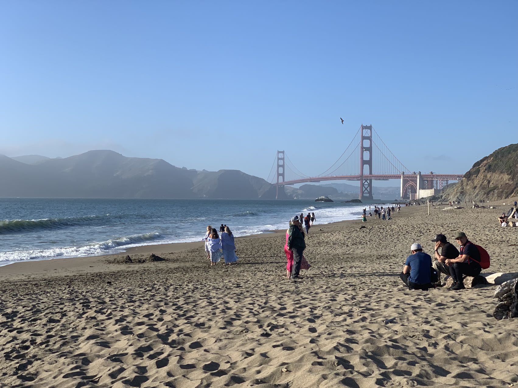 漫步湾区沙滩,邂逅金门大桥的日落浪漫!