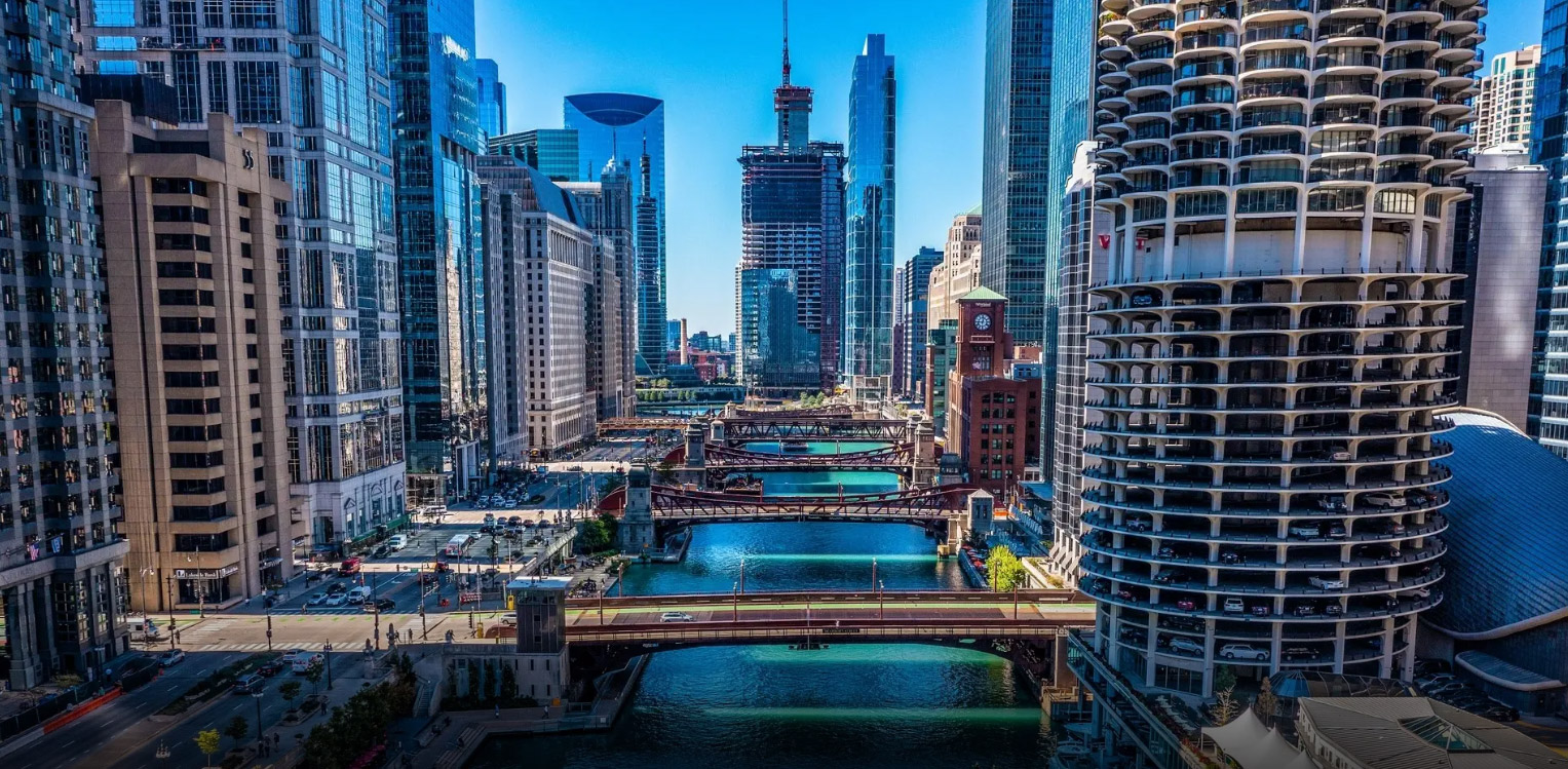 海岸线建筑观光游河之旅 