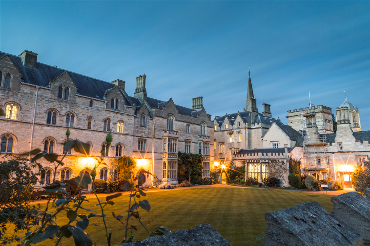 入住牛津大学彭布罗克学院 Pembroke College